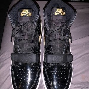 AIR JORDAN 1 RETRO HIGH OG 'BLACK METALLIC GOLD'